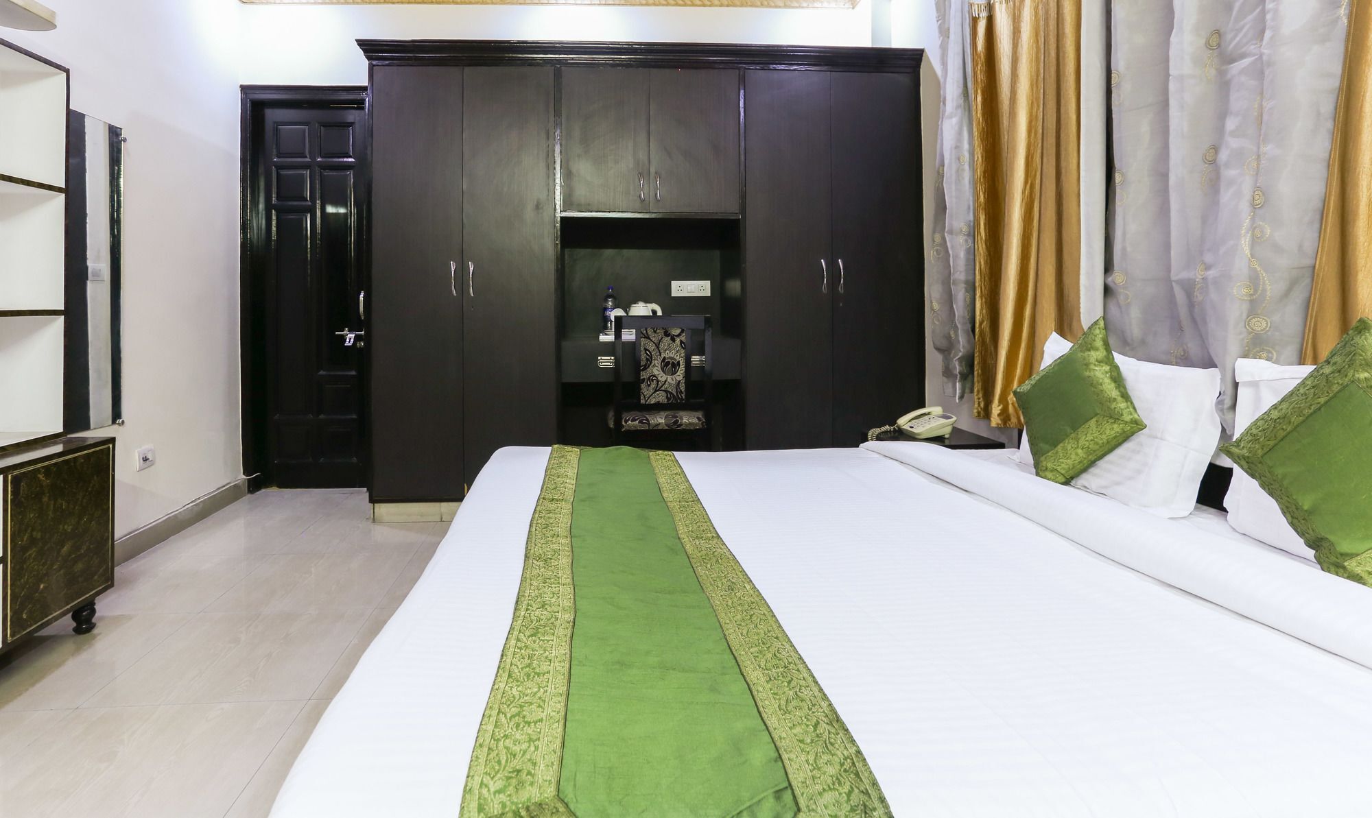 فندق Treebo Trip Sswag 18 Expressway نويدا المظهر الخارجي الصورة