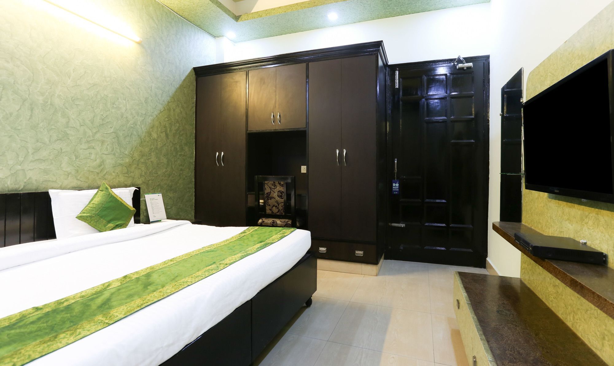 فندق Treebo Trip Sswag 18 Expressway نويدا المظهر الخارجي الصورة